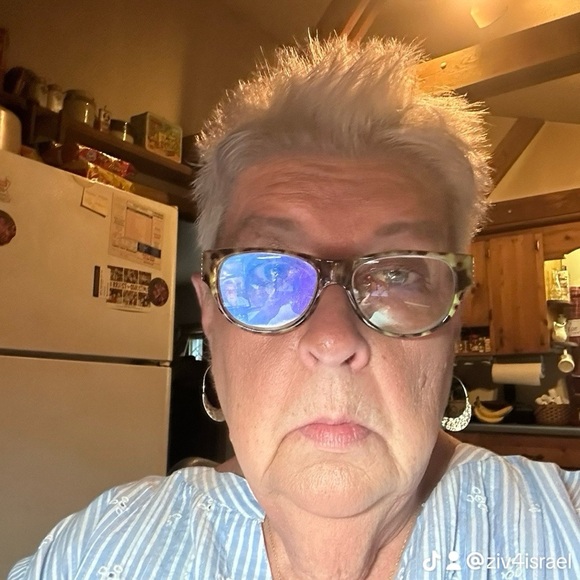 Meet your Posher, Kathy - Picture 2 of 2